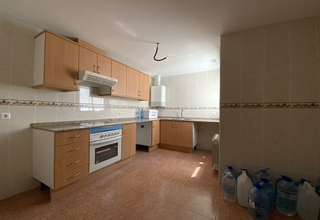 Flat for sale in Requena, Valencia. 